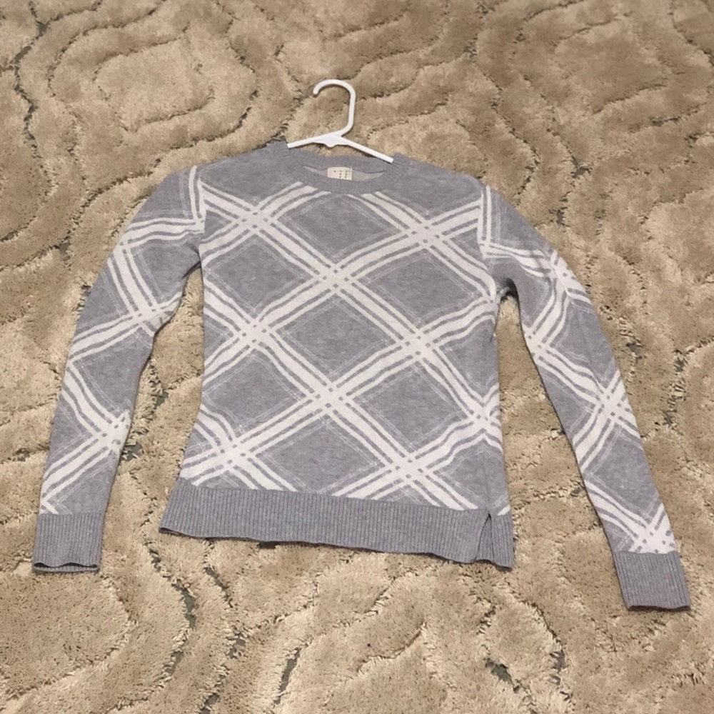 Grey pattern sweater